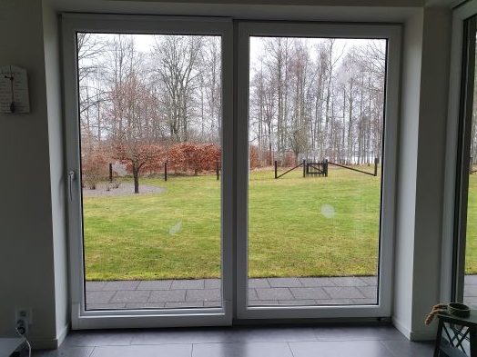 Skjutdörr termoisolerad aluminium från Glasrikets Fönster