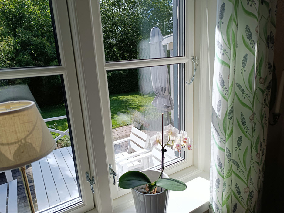 Öppningsbart 2-luftsfönster i gammaldags stil med spröjsar i trä