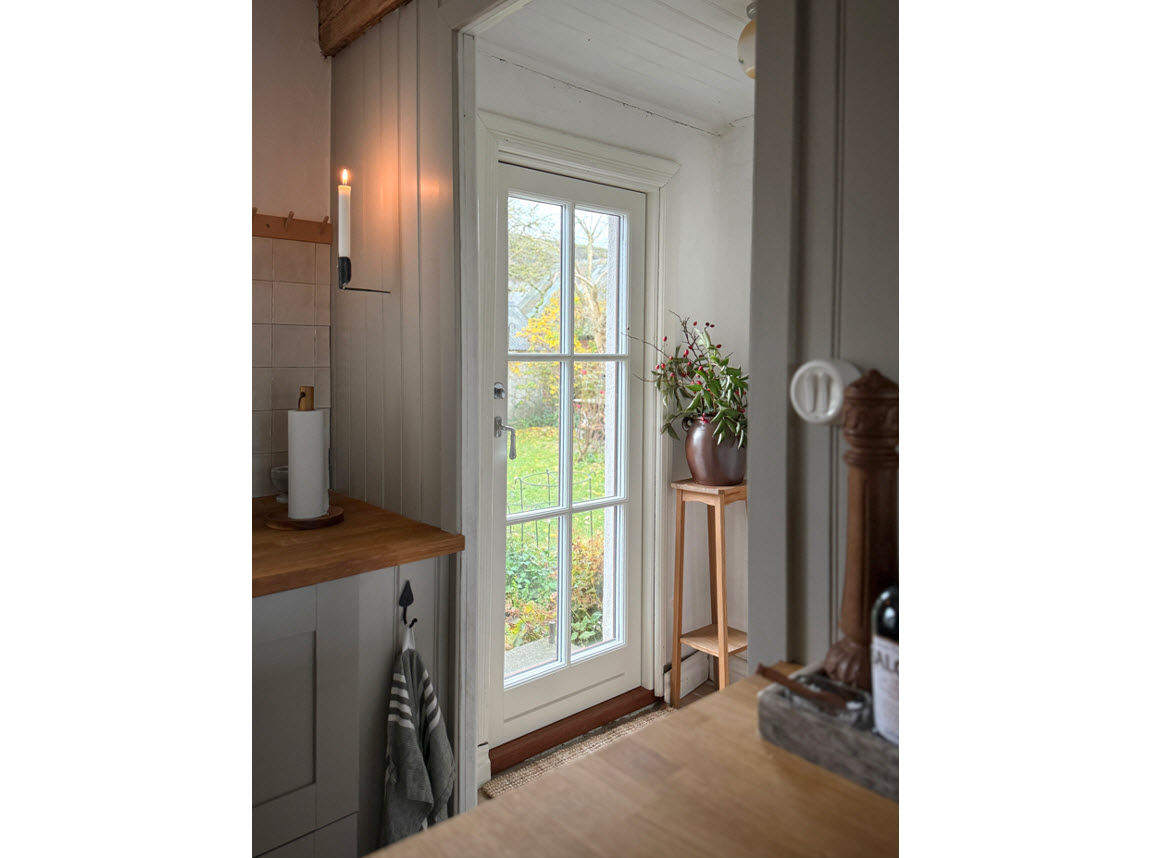 Fönsterdörr med tunn profil, klassiskt spröjsmönster