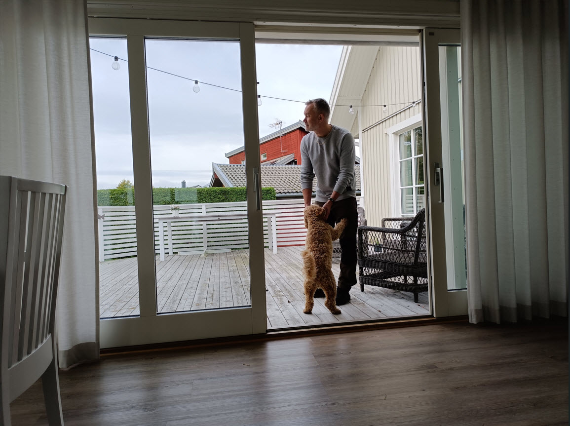 Skjutdörrsparti i trä