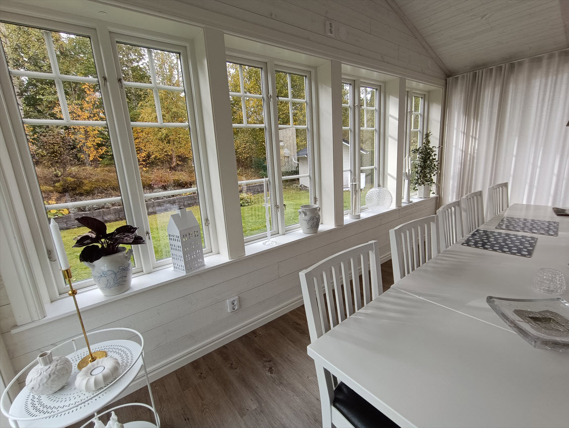 Träfönster i traditionell stil