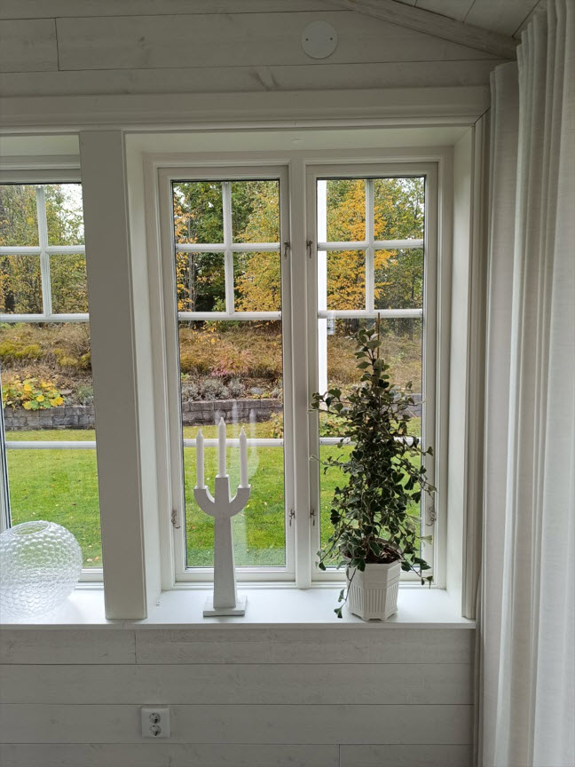 Klassiskt 2-luftsfönster i gammaldags stil