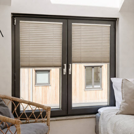 2-luftsfönster i helaluminium med persienner